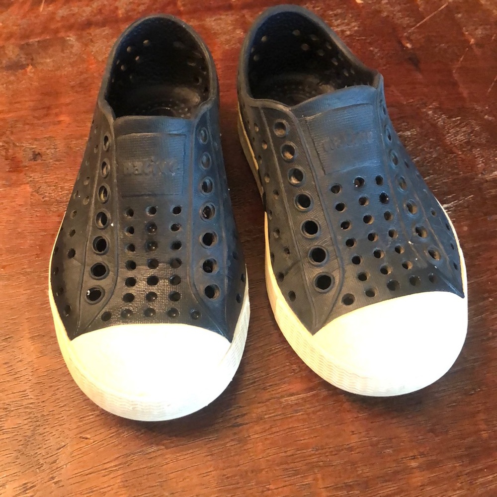 Native shoes toddler size 8